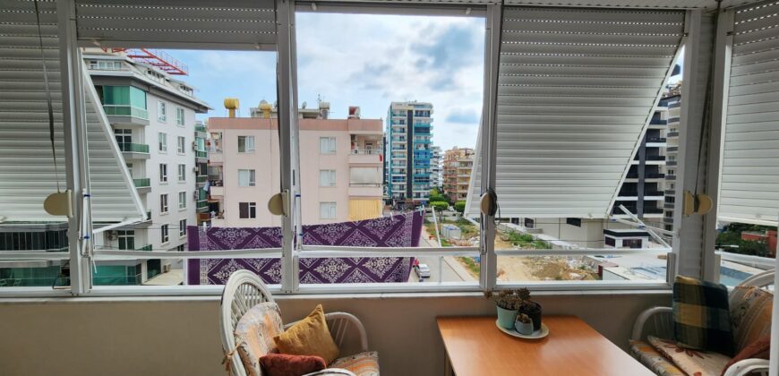 HUZUR APT MAHMUTLAR KİRALIK EŞYALI BELEDİYE MEVKİİNDE 2+1 AYRI MUTFAK DAİRE 4. KAT